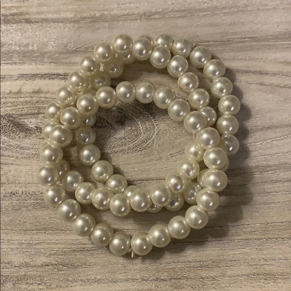 Set of 3 White Pearl Bracelets - Picture 4 of 5